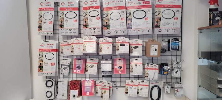 Assortiment d'accessoires et de pièces détachées pour autocuiseurs, Saint-Étienne 