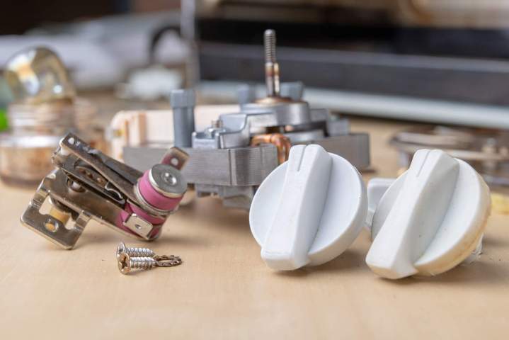 Pièces détachées pour la réparation d'une cuisinière, Saint-Étienne